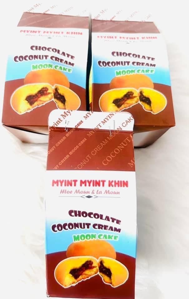 မြင့်မြင့်ခင် Chocolate Coconut Cream MoonCake