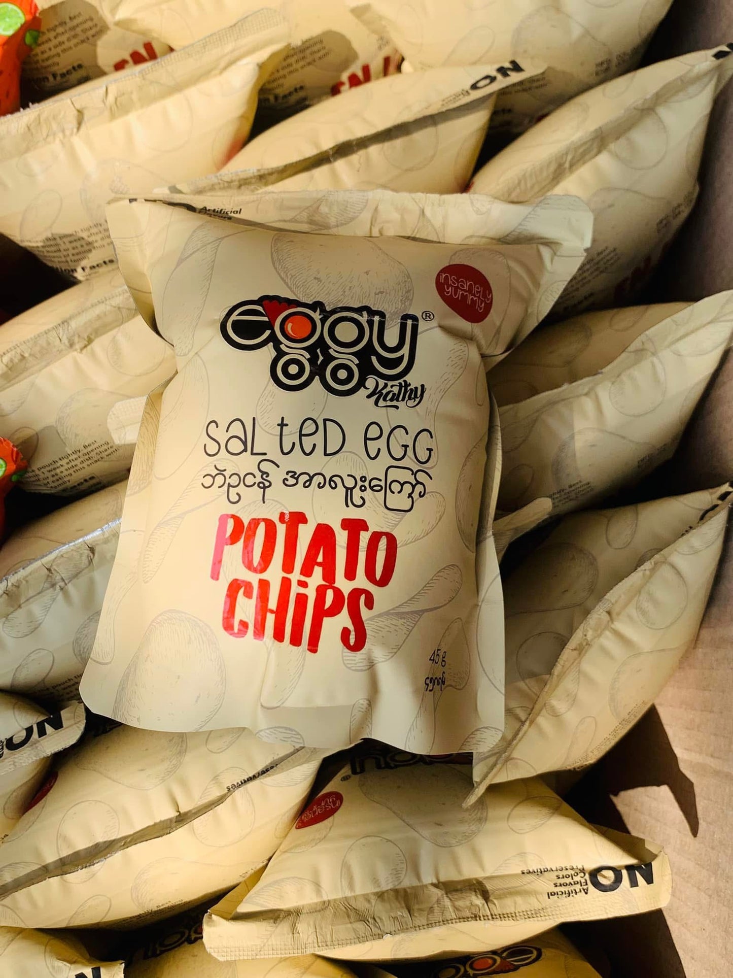 eggy ဘဲဥငန်အာလူးကြော် ( Potato Chips - Salted Eggs Flavour )