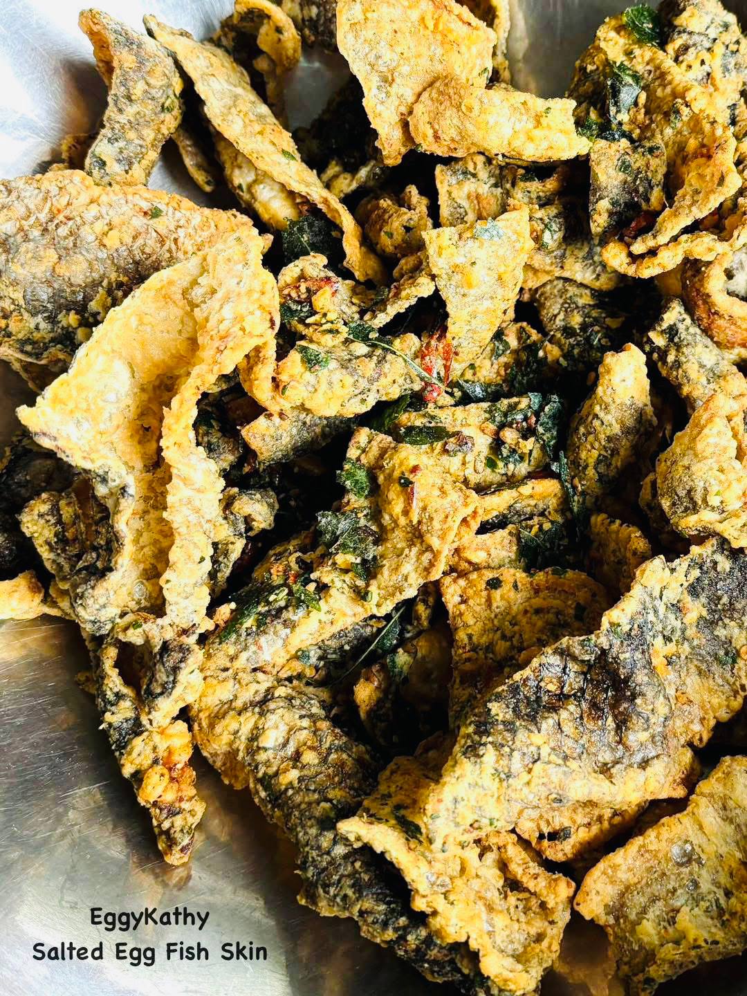Eggy ဘဲဥငန် ငါးအရေခွံကြော် ( Salted Egg Fish Skin )