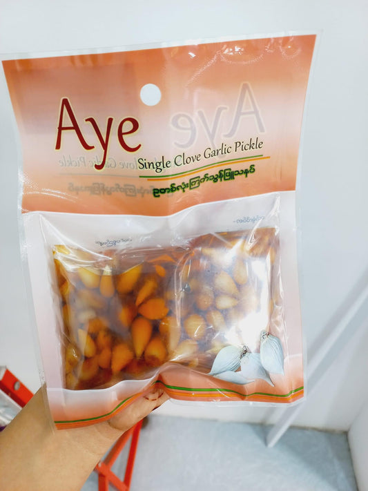 Aye ဥတစ်လုံးကြက်သွန်ဖြူသနပ် ( Single Clove Garlic Pickle )