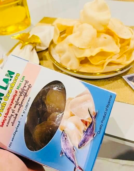 မင်းလမ်း ငါးမုန့် ( Fish Crackers )