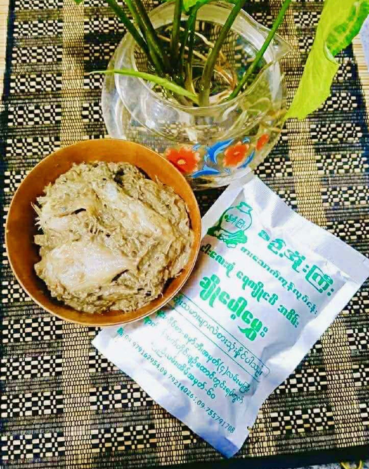 စဥ့်အိုးကြီး ငါးလေးစုံ ရေကျိုငပိ အစိမ်း